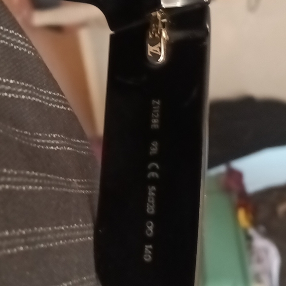 Louis Vuitton Sunglasses - Picture 4 of 5